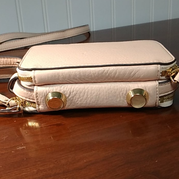 GILI Small Crossbody - Picture 4 of 8